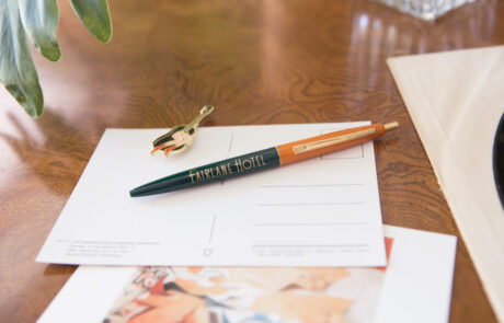 ROOM DETAILS PEN AND NOTECARD (1) STANDARD ROOM