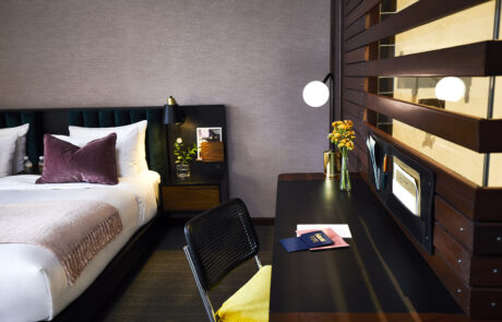 KING ACCESSIBLE DESK KING ACCESSIBLE