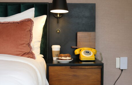 ROOM SERVICE BAGEL AND COFFEE KING ACCESSIBLE