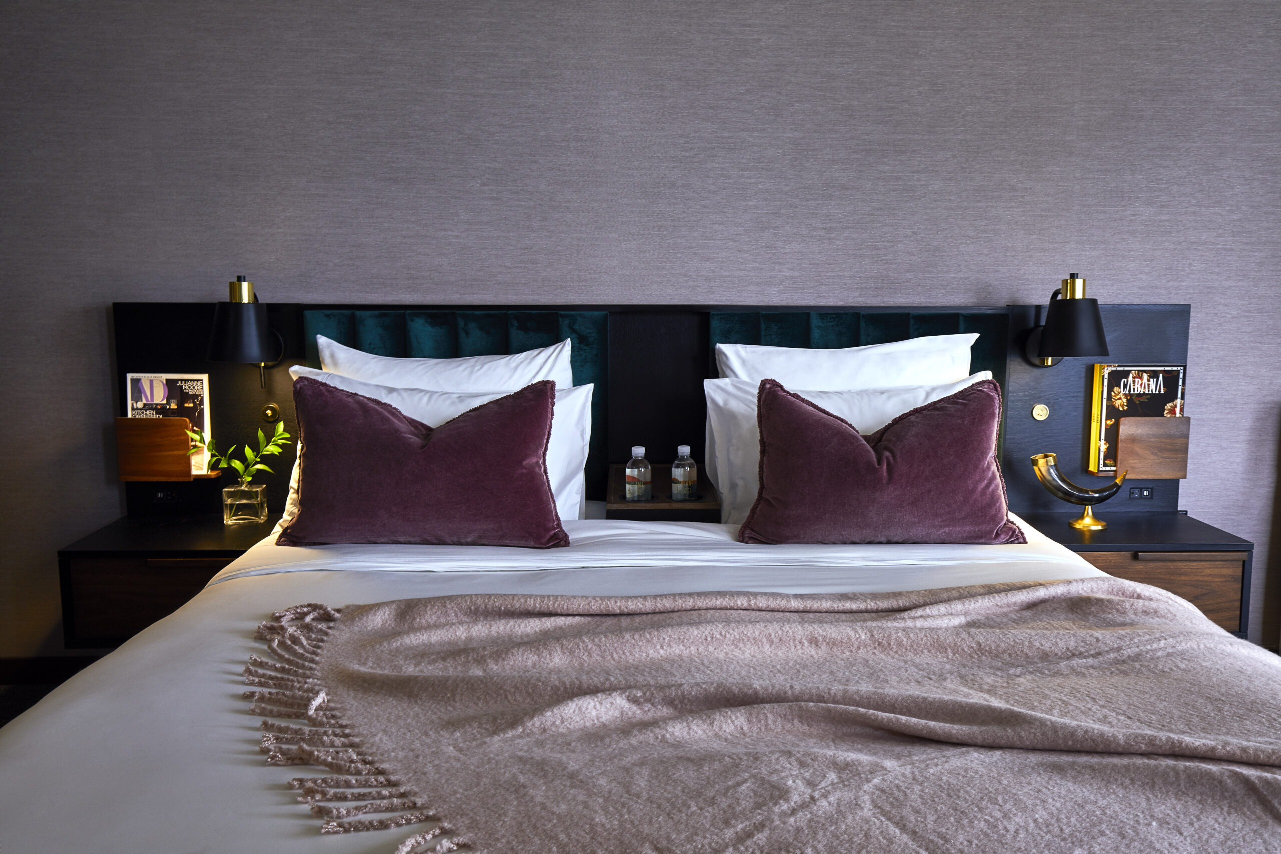 MODERNLY CRAFTED ROOMS Room